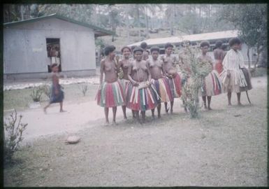 Fergusson Island belles : Mapamoiwa Station, D'Entrecasteaux Islands, Papua New Guinea, 1956-1959 / Terence and Margaret Spencer