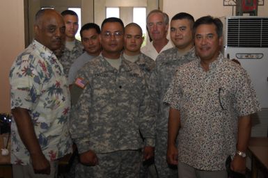 [Assignment: 48-DPA-SOI_K_Guam_6-6-7-07] Pacific Islands Tour: Visit of Secretary Dirk Kempthorne [and aides] to Guam, U.S. Territory [48-DPA-SOI_K_Guam_6-6-7-07__DI11339.JPG]