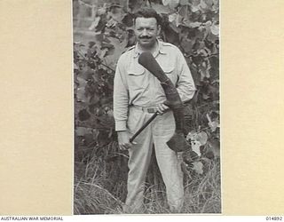1943-05-24. NEW GUINEA. LIEUT. COLONEL WALTER B. JONES FROM TUSCALOSSA, ALABAMA, A NATURALIST WITH THE AMERICAN FORCES, HOLDS A NEW GUINEA NATIVE AXE, WHICH HE CLAIMS IS IDENTICAL WITH AN AXE USED ..