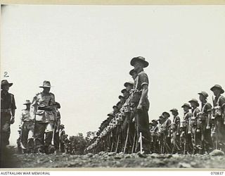 LAE, NEW GUINEA, 1944-03-08. VX20308 MAJOR-GENERAL F.H. BERRYMAN, CBE, DSO (1), GENERAL OFFICER COMMANDING 2ND AUSTRALIAN CORPS, ACCOMPANIED BY THE OFFICER COMMANDING THE 47TH INFANTRY BATTALION, ..