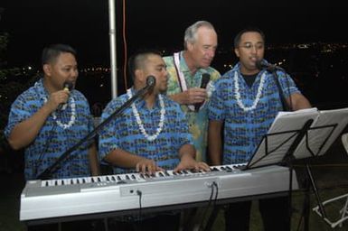 [Assignment: 48-DPA-SOI_K_Guam_6-6-7-07] Pacific Islands Tour: Visit of Secretary Dirk Kempthorne [and aides] to Guam, U.S. Territory [48-DPA-SOI_K_Guam_6-6-7-07__DI11969.JPG]