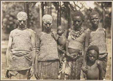 Ambasi villages, North Coast [four women (two in mourning and covered in clay) with two children] Frank Hurley