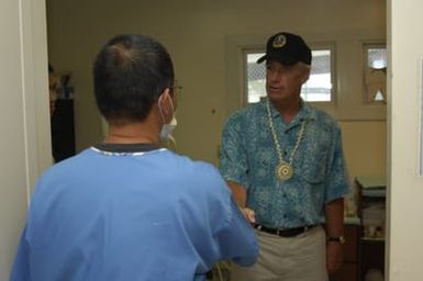 [Assignment: 48-DPA-SOI_K_Kwajalein_6-11-07] Pacific Islands Tour: Visit of Secretary Dirk Kempthorne [and aides] to Kwajalein Atoll, of the Republic of Marshall Islands [48-DPA-SOI_K_Kwajalein_6-11-07__DI14330.JPG]