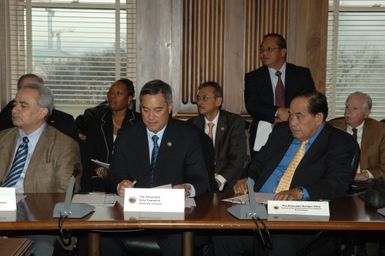 [Assignment: 48-DPA-02-26-08_SOI_K_Insular] Interagency Group on Insular Areas (IGIA) meeting at Main Interior, with Secretary Dirk Kempthorne, [Deputy Chief of Staff Doug Domenech, Acting Deputy Assistant Secretary for Insular Affairs Nikolao Pula, and other Interior officials joining Governors and Congressional representatives of U.S. island territories] [48-DPA-02-26-08_SOI_K_Insular_IOD_1170.JPG]