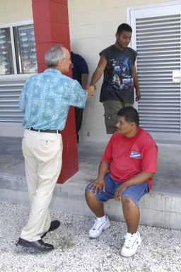 [Assignment: 48-DPA-SOI_K_Majuro_6-11-12-07] Pacific Islands Tour: Visit of Secretary Dirk Kempthorne [and aides] to Majuro Atoll, of the Republic of Marshall Islands [48-DPA-SOI_K_Majuro_6-11-12-07__DI14684.JPG]