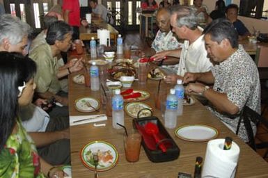 [Assignment: 48-DPA-SOI_K_Guam_6-6-7-07] Pacific Islands Tour: Visit of Secretary Dirk Kempthorne [and aides] to Guam, U.S. Territory [48-DPA-SOI_K_Guam_6-6-7-07__DI11322.JPG]