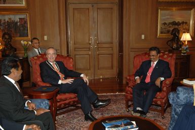 [Assignment: 48-DPA-02-25-08_SOI_K_Pres_Palau] Secretary Dirk Kempthorne [meeting at Main Interior] with government delegation from the Republic of Palau, [led by Palau President Tommy Remengesau. Secretary Kempthorne and President Remengesau discussed, among other subjects, the possibility of creating a National Heritage Area on the Palau island of Peleliu, along with the upcoming Review of the Palau-U.S. Compact of Free Association.] [48-DPA-02-25-08_SOI_K_Pres_Palau_IOD_1089.JPG]