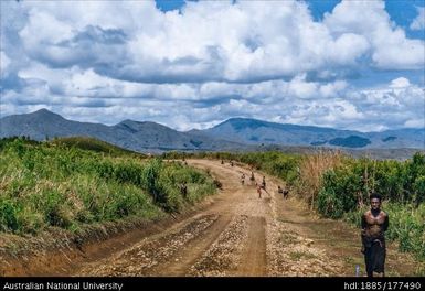 Goroka - Kainantu - 9 miles after Goroka