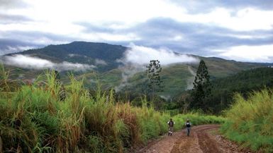 Australians attacked trekking in Papua New Guinea