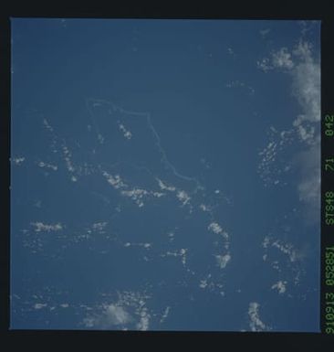 S48-71-042 - STS-048 - Earth observations taken during the STS-48 mission