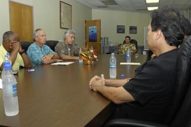 [Assignment: 48-DPA-SOI_K_Majuro_6-11-12-07] Pacific Islands Tour: Visit of Secretary Dirk Kempthorne [and aides] to Majuro Atoll, of the Republic of Marshall Islands [48-DPA-SOI_K_Majuro_6-11-12-07__DI14802.JPG]