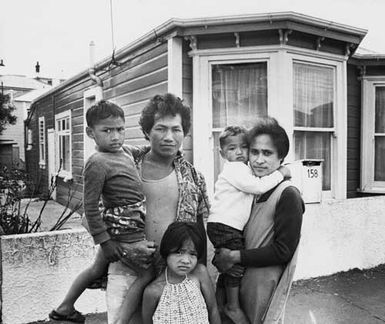 Samoan family, 1980s