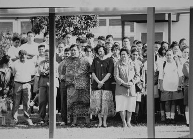 'Elders bless Tangaroa's bilingual units', Ōtara, 1995