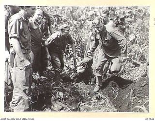 BOUGAINVILLE. 1945-05-24. A PATROL FROM D COMPANY, 26 INFANTRY BATTALION (AUSTRALIAN IMPERIAL FORCE), BURYING THREE DEAD JAPANESE MARINES SHOT DURING AN EARLIER ATTACK ON THE D COMPANY PERIMETER. ..