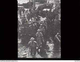 AITAPE, NORTH EAST NEW GUINEA. 1944-04-22. RAAF GROUND CREWS WHO LANDED WITH AMERICAN SHOCK TROOPS, THE FIRST RAAF PERSONNEL TO GO INTO ACTION WITH LAND FORCES ON INVASION DAY, MARCH IN BATTLE ..