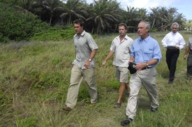 [Assignment: 48-DPA-SOI_K_Guam_6-6-7-07] Pacific Islands Tour: Visit of Secretary Dirk Kempthorne [and aides] to Guam, U.S. Territory [48-DPA-SOI_K_Guam_6-6-7-07__DI12150.JPG]