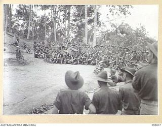 ULEBILUM, NEW GUINEA. 1945-08-03. LIEUTENANT COLONEL P.K. PARBURY, COMMANDING OFFICER, 2/7 INFANTRY BATTALION, ADDRESSING HIS MEN BEFORE A SIX DAY TREK INTO ENEMY TERRITORY