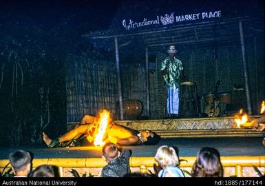 Oahu - International Market - Samoan Fire Dance