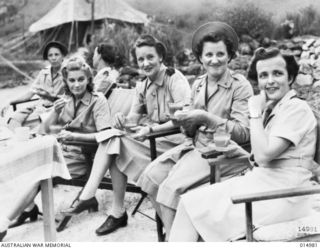 1943-06-10. NEW GUINEA. AT AN AUSTRALIAN GENERAL HOSPITAL IN NEW GUINEA. AMERICAN NURSES HAVE AFTERNOON TEA WITH AUSTRALIAN NURSES. LEFT TO RIGHT MISS ELEANOR BAUMAN OF PENNSYLVANIA, LT. E. FINNEY ..