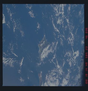51D-46-036 - STS-51D - STS-51D earth observations