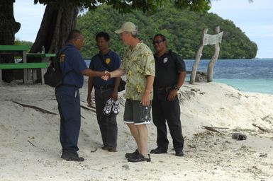 [Assignment: 48-DPA-SOI_K_Palau_6-7-9-07] Pacific Islands Tour: Visit of Secretary Dirk Kempthorne [and aides] to Palau Islands, Republic of Palau [48-DPA-SOI_K_Palau_6-7-9-07__DI12756.JPG]