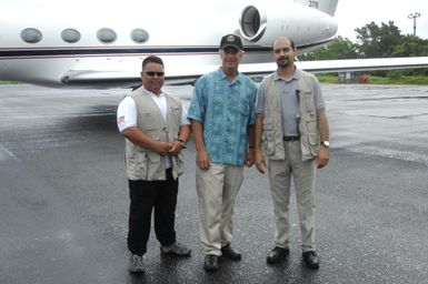 [Assignment: 48-DPA-SOI_K_Pohnpei_6-10-11-07] Pacific Islands Tour: Visit of Secretary Dirk Kempthorne [and aides] to Pohnpei Island, of the Federated States of Micronesia [48-DPA-SOI_K_Pohnpei_6-10-11-07__DI14227.JPG]