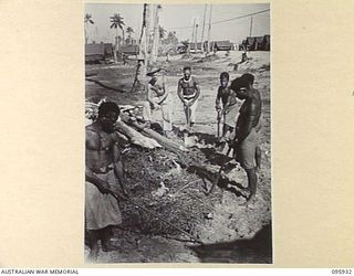 BORAM BEACH, WEWAK AREA, NEW GUINEA. 1945-08-30. DRIVER W. WHITE, HEADQUARTERS 8 INFANTRY BRIGADE DIRECTING NATIVE LABOUR TO THEIR DUTIES