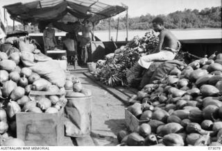 UKILIM, NEW GUINEA. 1944-05-12. A BARGE LOADED WITH PRODUCE FROM NATIVE GARDENS. THE BARGE, CHARTERED FROM LAE BY THE AUSTRALIAN ARMY SERVICE CORPS, TRANSPORTS FRUIT AND VEGETABLES WEEKLY TO THE ..