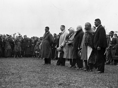 Tonga Mahuta, Joseph Gordon Coates, Henry Edmund Holland, Frank Langstone, Sir Apirana Ngata and Tumate Mahuta at the graveside of the Maori King Te Rata