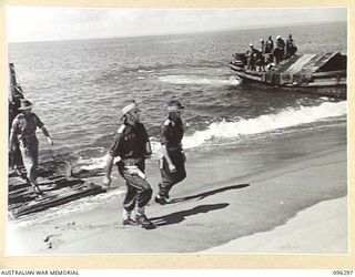 KAHILI, SOUTH BOUGAINVILLE. 1945-09-09. MAJOR F.C. TAYLOR AND MAJOR F.A. GODING, MEMBERS OF BUIN LIAISON GROUP, 2 CORPS, LANDING ON THE BEACH AT KAHILI