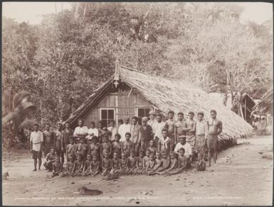 Villagers at the school building in Wango, Solomon Islands, 1906 / J.W. Beattie