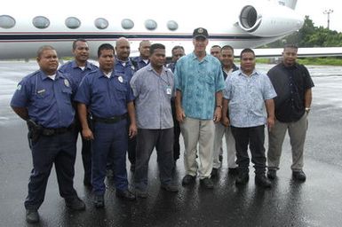 [Assignment: 48-DPA-SOI_K_Pohnpei_6-10-11-07] Pacific Islands Tour: Visit of Secretary Dirk Kempthorne [and aides] to Pohnpei Island, of the Federated States of Micronesia [48-DPA-SOI_K_Pohnpei_6-10-11-07__DI14225.JPG]