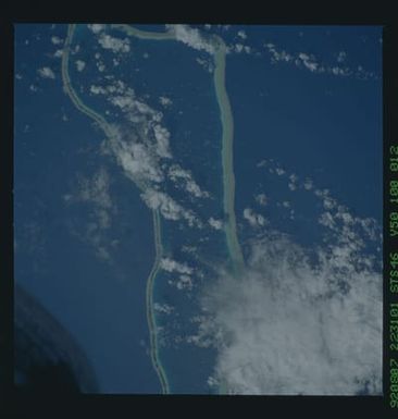 S46-100-012 - STS-046 - Earth observations from the shuttle orbiter Atlantis during STS-46