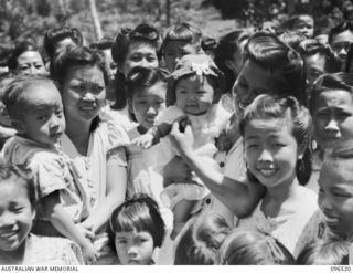 RABAUL AREA, NEW BRITAIN. 1945-09-13. CHINESE CIVILIANS, INTERNED BY THE JAPANESE AT A CAMP 15 MILES WEST OF RABAUL, WERE CONTACTED BY A PARTY OF AUSTRALIAN ARMY AND RED CROSS OFFICIALS SOON AFTER ..