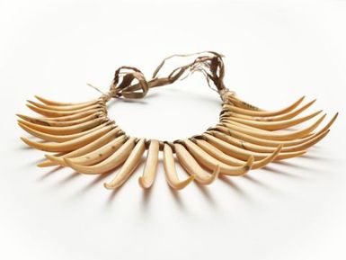 Wasekaseka (sperm whale tooth necklace)