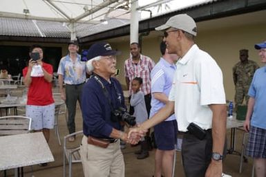 Barack Obama greets military personnel before playing golf in Kaneohe Bay, Hawaii, December 24, 2014