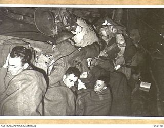 CAIRNS, QLD. 1943-08-03. TROOPS OF THE 2/3RD AUSTRALIAN LIGHT ANTI-AIRCRAFT BATTERY SOON SETTLE DOWN TO SHIPBOARD LIFE. THIS BEING THEIR THIRD DEPARTURE FROM AUSTRALIA. THE UNIT HAS SERVED IN THE ..