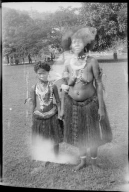 Papuan woman and a girl wearing grass skirts, Port Moresby, Papua, ca. 1923, 2 / Sarah Chinnery