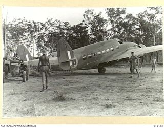 1942-06-02. THE GROUND STAFF TAKE OVER AS ONE OF OUR BOMBERS RETURNS TO THE AIR FIELD AFTER A RAID IN THE PACIFIC