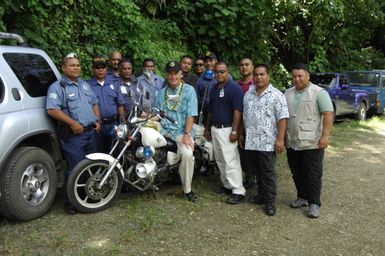 [Assignment: 48-DPA-SOI_K_Pohnpei_6-10-11-07] Pacific Islands Tour: Visit of Secretary Dirk Kempthorne [and aides] to Pohnpei Island, of the Federated States of Micronesia [48-DPA-SOI_K_Pohnpei_6-10-11-07__DI13810.JPG]