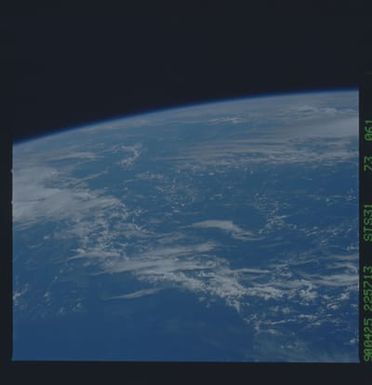 S31-73-061 - STS-031 - STS-31 earth observations