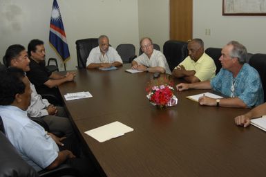 [Assignment: 48-DPA-SOI_K_Majuro_6-11-12-07] Pacific Islands Tour: Visit of Secretary Dirk Kempthorne [and aides] to Majuro Atoll, of the Republic of Marshall Islands [48-DPA-SOI_K_Majuro_6-11-12-07__DI14797.JPG]