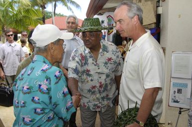 [Assignment: 48-DPA-SOI_K_Guam_6-6-7-07] Pacific Islands Tour: Visit of Secretary Dirk Kempthorne [and aides] to Guam, U.S. Territory [48-DPA-SOI_K_Guam_6-6-7-07__DI11237.JPG]