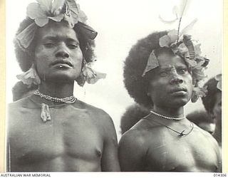 1943-02-04. NEW GUINEA. NATIVES WHO PLAYED A GREAT PART IN THE ALLIED SUCCESS IN NEW GUINEA ARE ADDRESSED BY GENERAL VASEY AT A CEREMONY AT WHICH MEDALS WERE PRESENTED. NATIVES DECORATED WITH ..