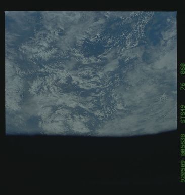 S49-76-060 - STS-049 - Earth observations taken during the STS-49 mission