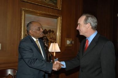 [Assignment: 48-DPA-02-26-08_SOI_K_Bice_Penn] Secretary Dirk Kempthorne [meeting at Main Interior with Department of Defense delegation including the Assistant Secretary of the Navy for Installations and Environment], S.J. Penn, and [the Executive Director of the Joint Guam Program Office, retired] Major General David Bice [48-DPA-02-26-08_SOI_K_Bice_Penn_IOD_1221.JPG]