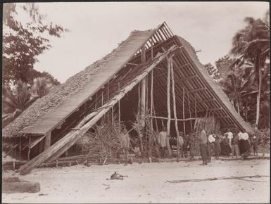 Villagers standing in front of the canoe house at Kombe, Florida, Solomon Islands, 1906 / J.W. Beattie