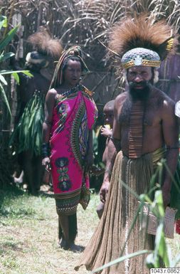 ["man, ansiktsmålning, huvudbonad, fotografi, photograph"]