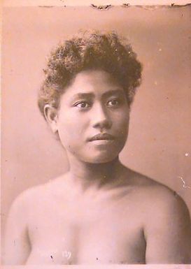 Portrait of unornamented Samoan woman