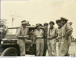 TOROKINA, BOUGAINVILLE ISLAND, SOLOMON ISLANDS. C. 1945-08-17. 80 GROUP CAPTAIN (GP CAPT) DIXIE ROBISON CHAPMAN, ADELAIDE, SA (LEFT), GIVES FINAL INSTRUCTIONS TO THE CREW OF THE BEAUFORT AIRCRAFT ..